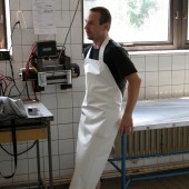 doc. Ladislav Novotn� v pitevn� ZOO Dv�r Kr�lov�